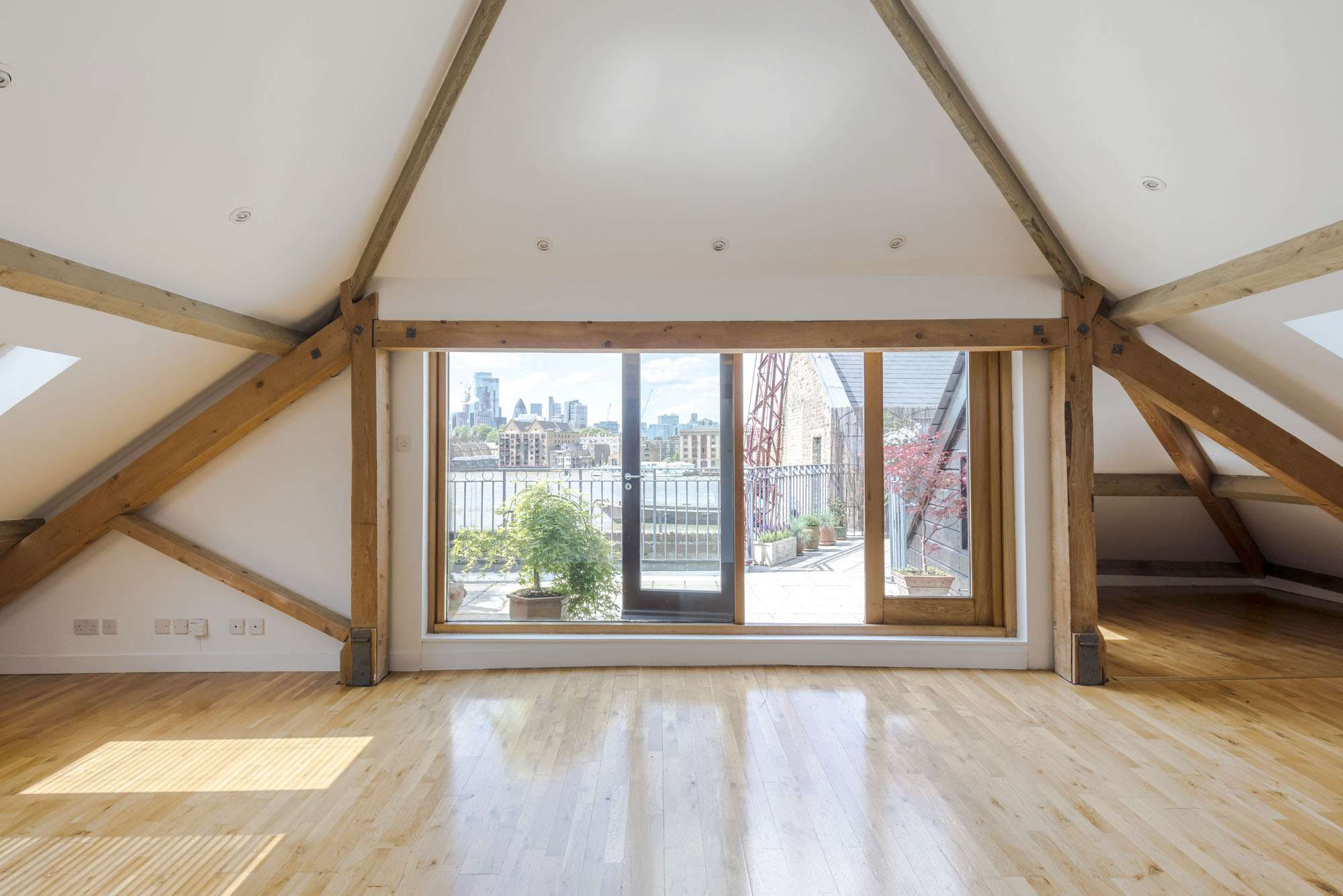Loft apartments in London Warehouse living room with view of River Thames