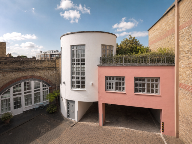 A Light-Filled Mews House | Kew Village | Richmond | TW9