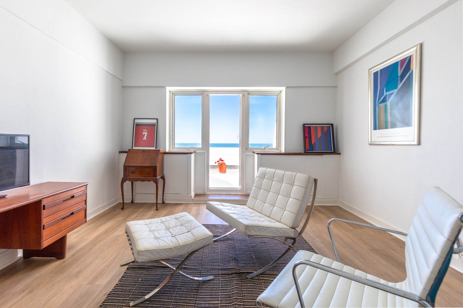 Spacious Flat with Balcony| Marine Court | St Leonards on Sea | TN38