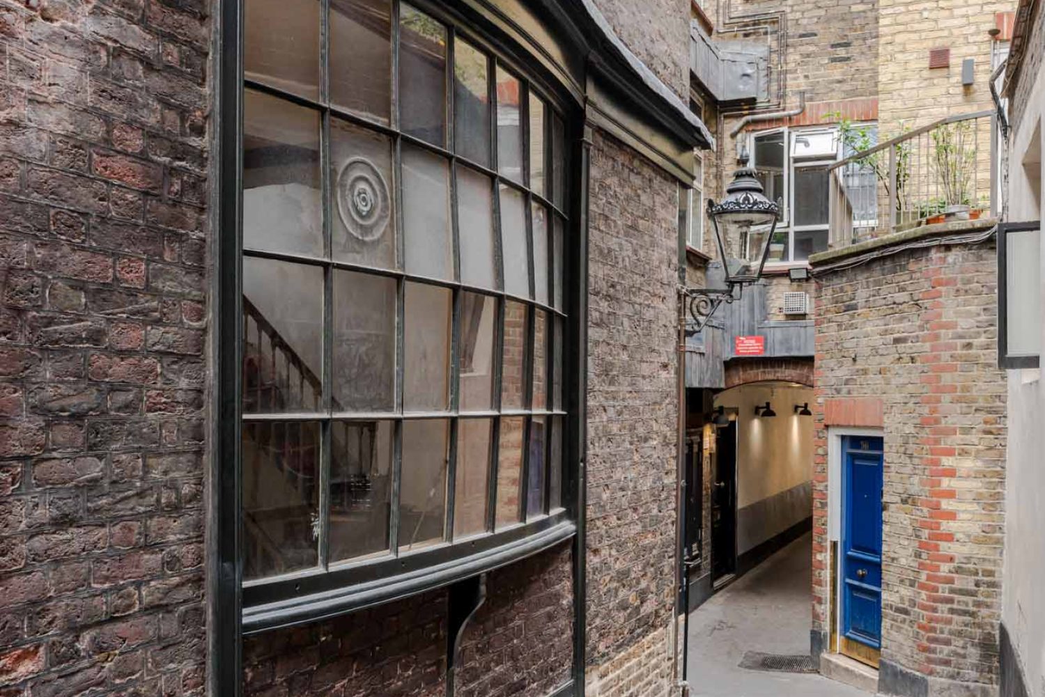 1 Goodwins Court-32