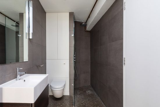 shower room at banksode lofts apartment se1